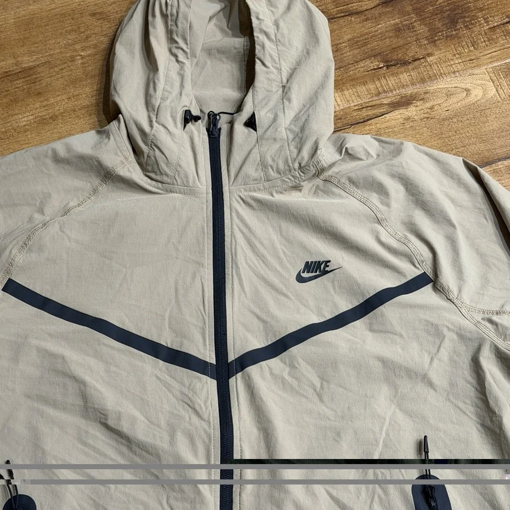 Nike Tech Windrunner Woven Jacket Beige HM7151-297 Men's Size Large